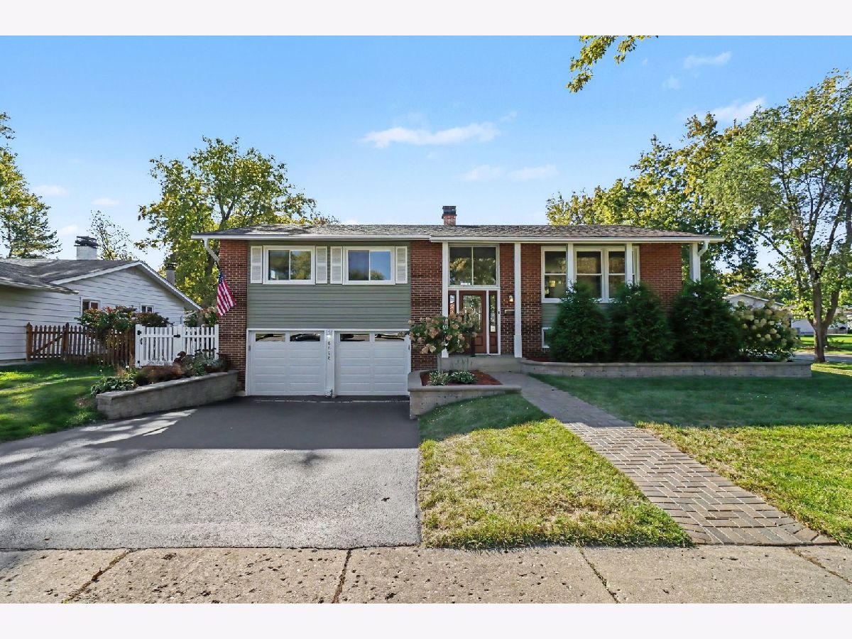  For Sale Woodridge Illinois, 6808 Woodridge Drive