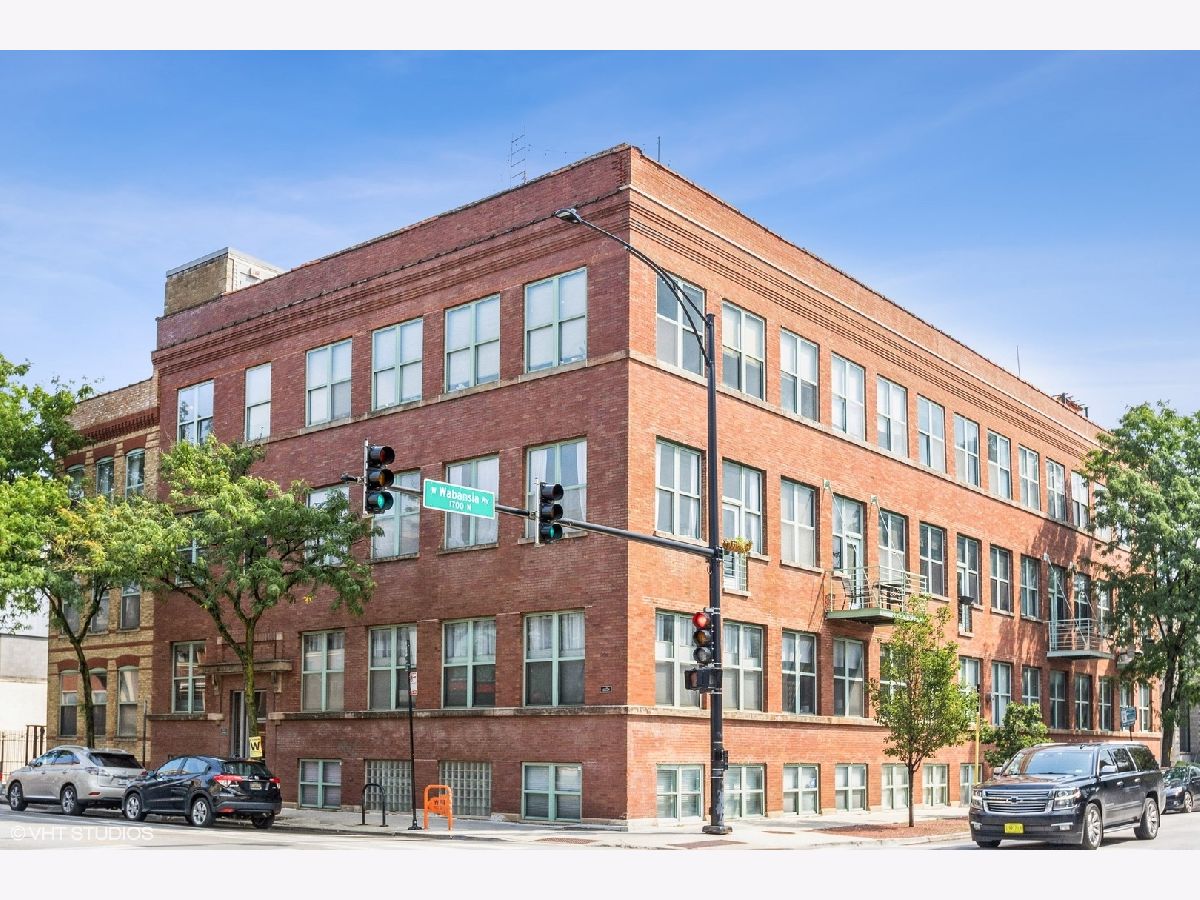  For Sale Chicago Illinois, 1701 Damen Avenue