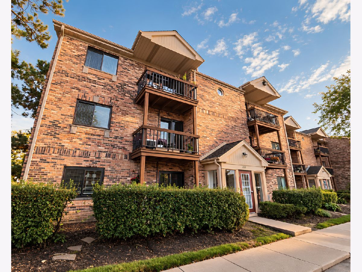Condominiums For Rent Rosewood Arlington Heights Illinois, 2221 Nichols