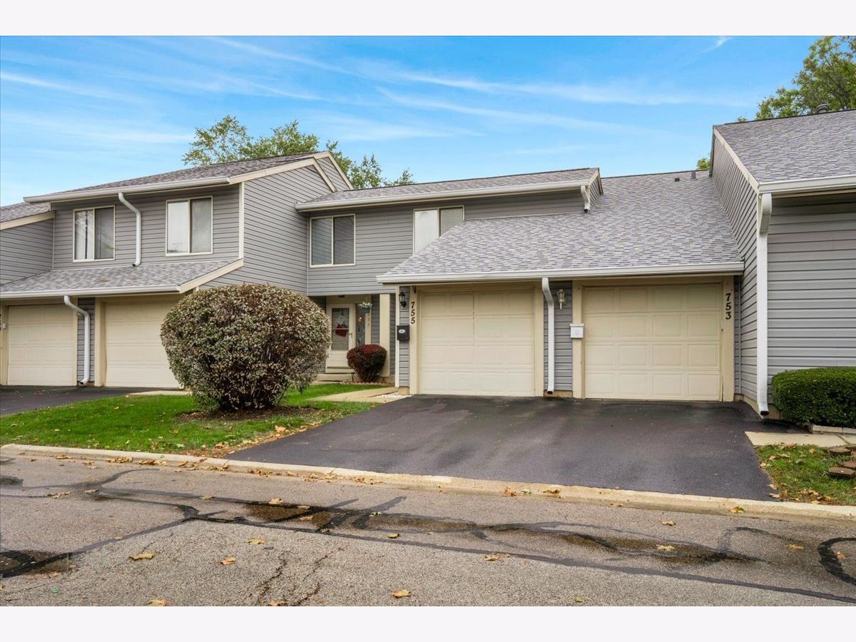  For Sale Carol Stream Illinois, 755 Biloxie Court