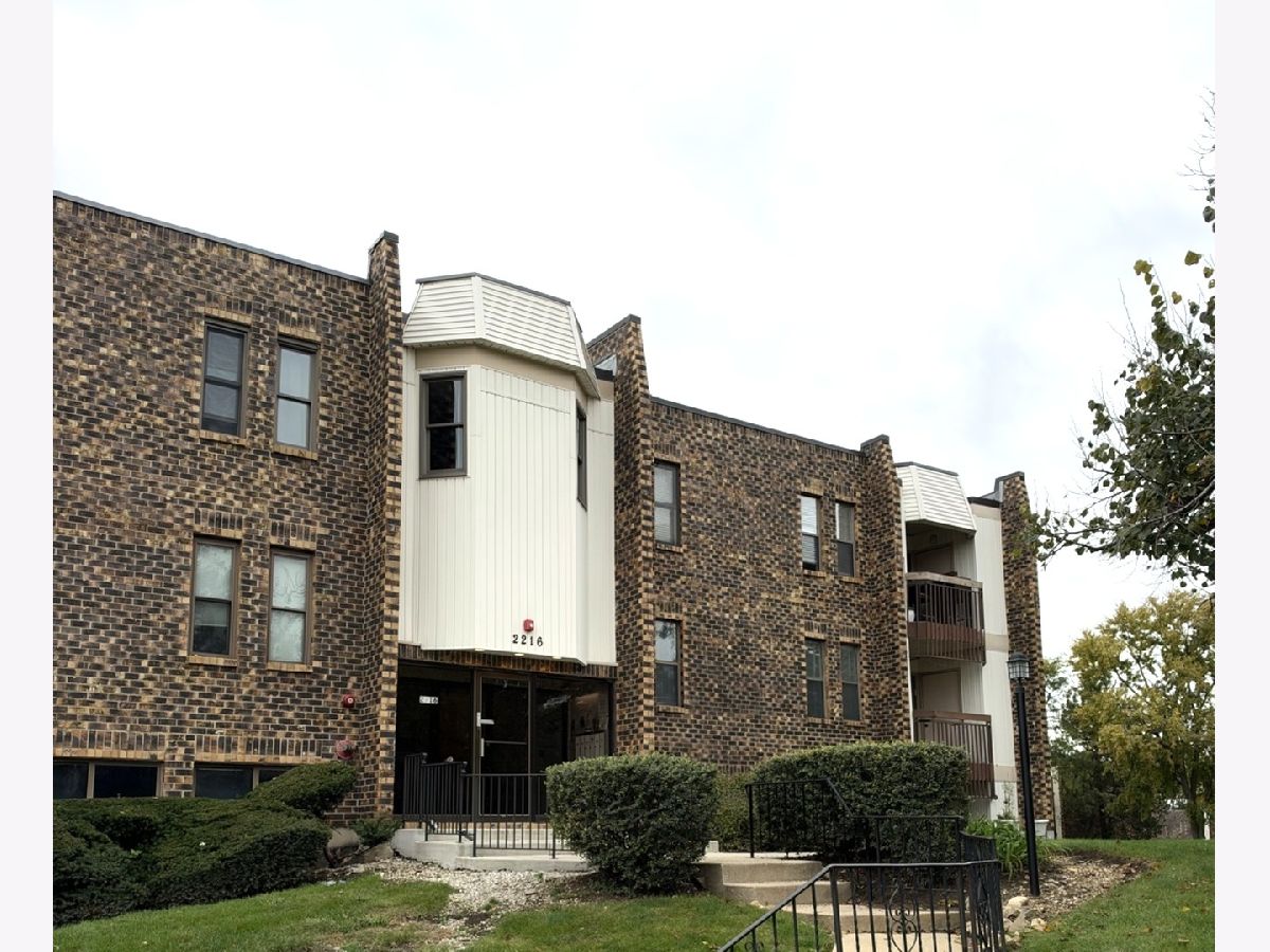  For Rent Woodridge Illinois, 2216 Country Club