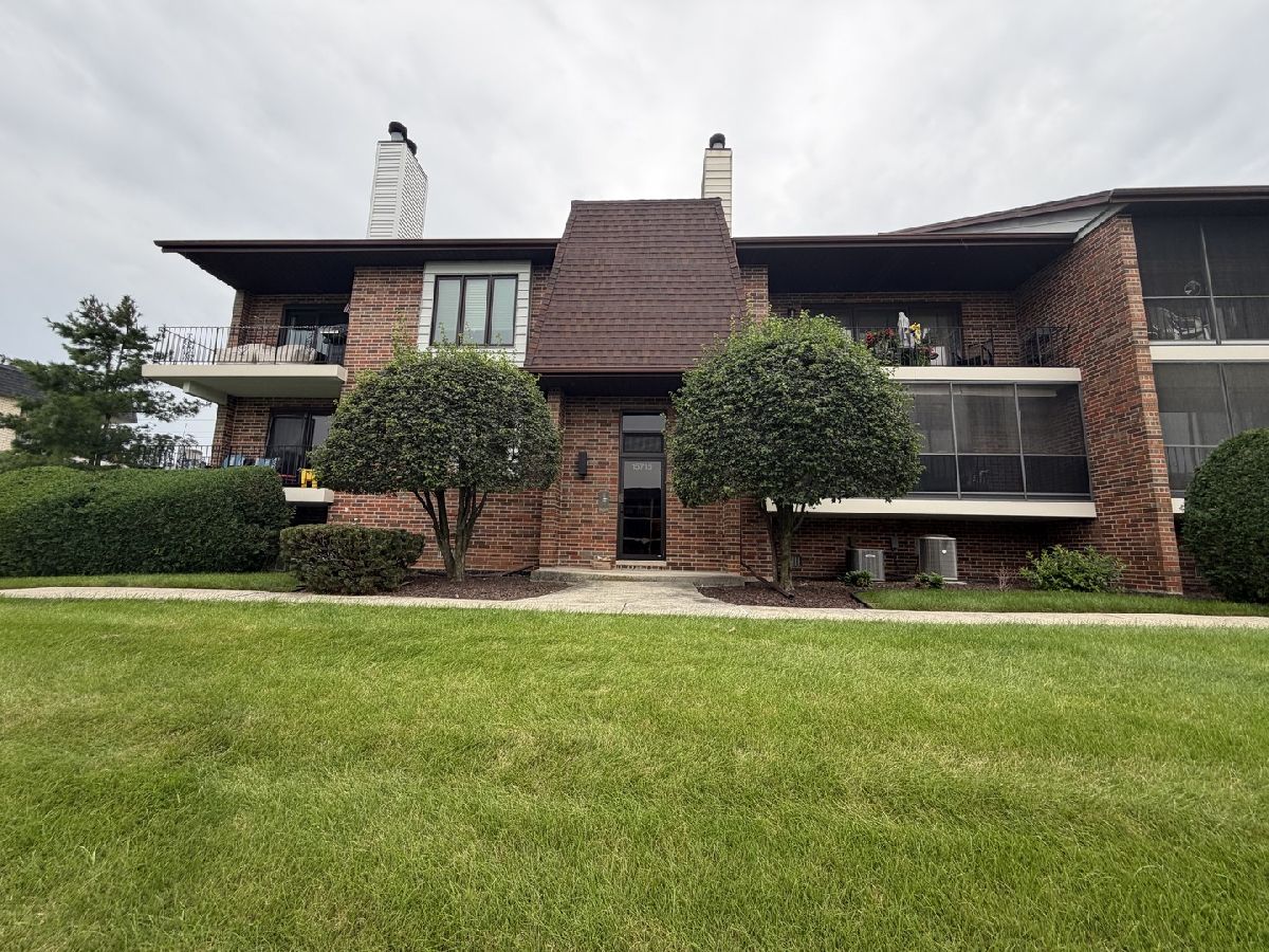Condos & Townhomes & Homes For Sale Golfview Orland Park Illinois, 15715 Deerfield Court