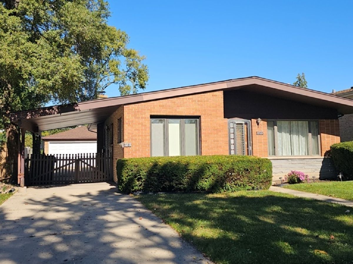 Homes For Rent Greenwood Estates Niles Illinois, 8522 Normal