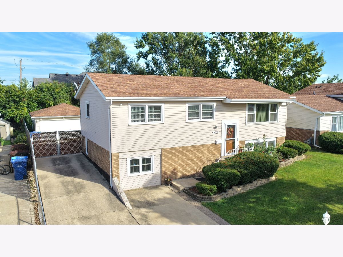  For Sale Hickory Hills Illinois, 9001 Maple Lane