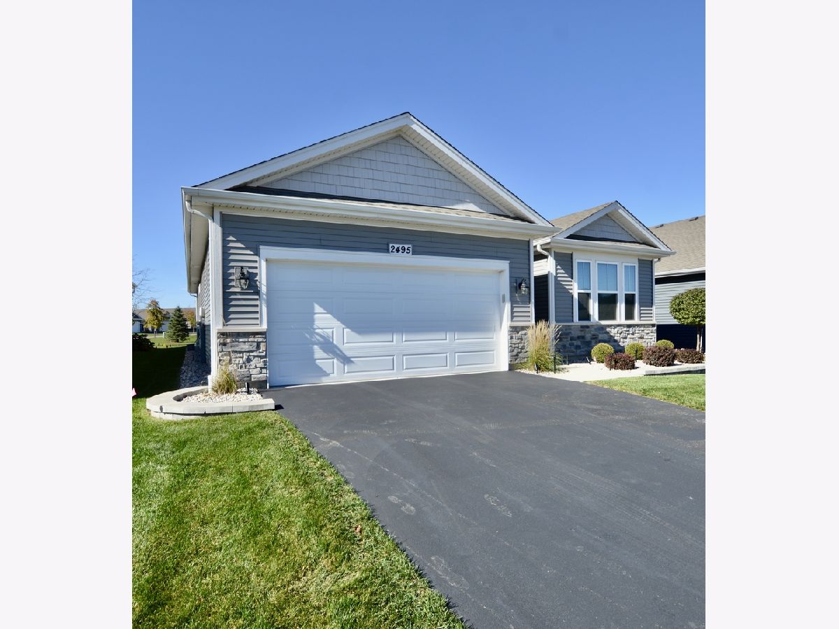 Homes & Condos & Townhomes For Sale Stonewater Wonder Lake Illinois, 2495 Laurel Court
