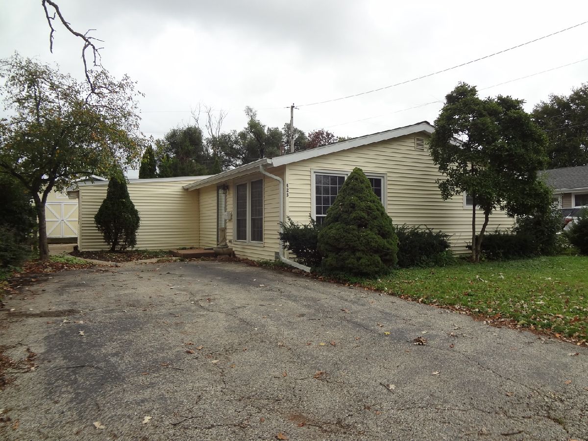  For Sale Carpentersville Illinois, 423 Blackhawk Avenue