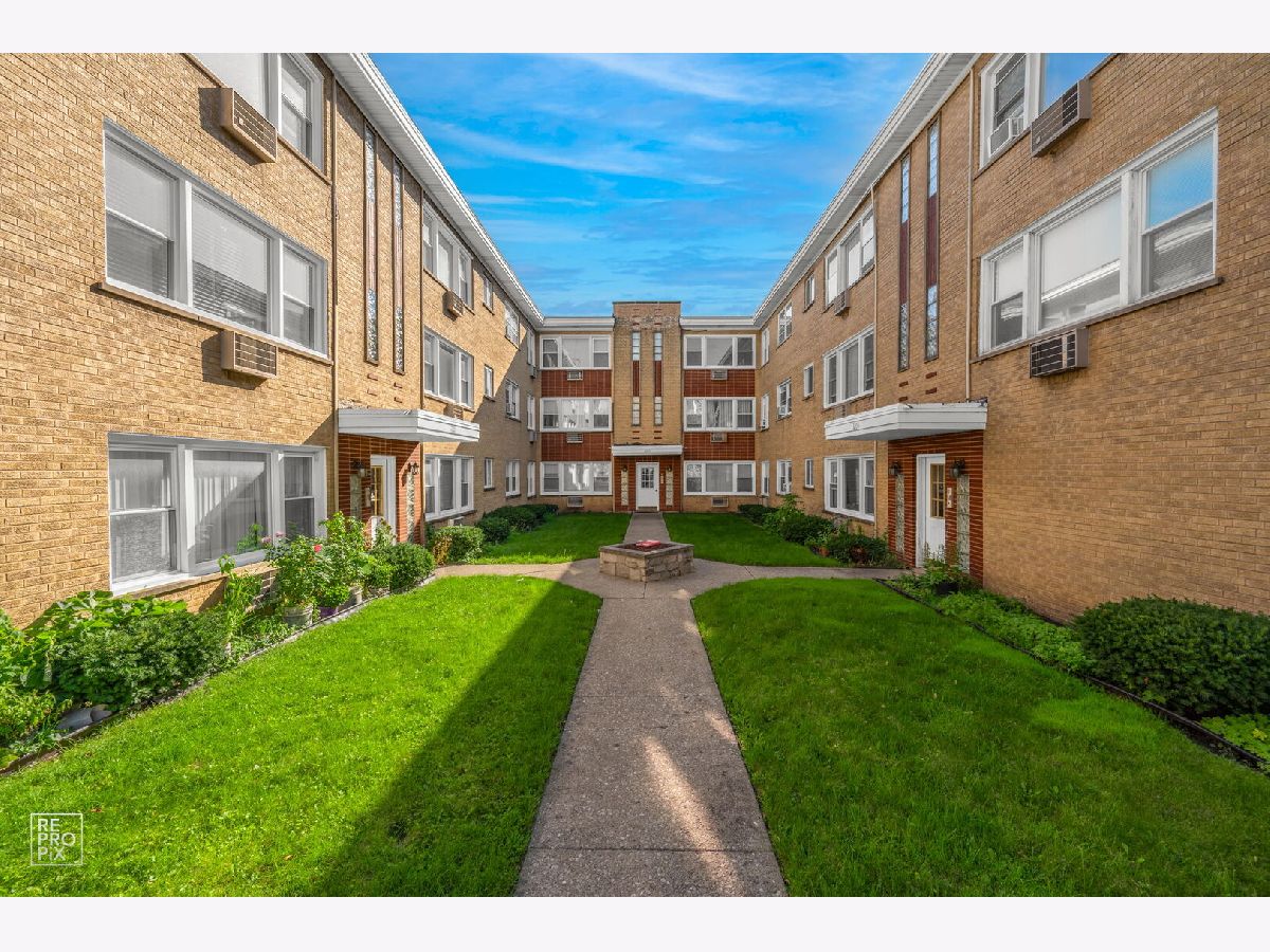  For Sale Chicago Illinois, 3203 Berwyn Avenue