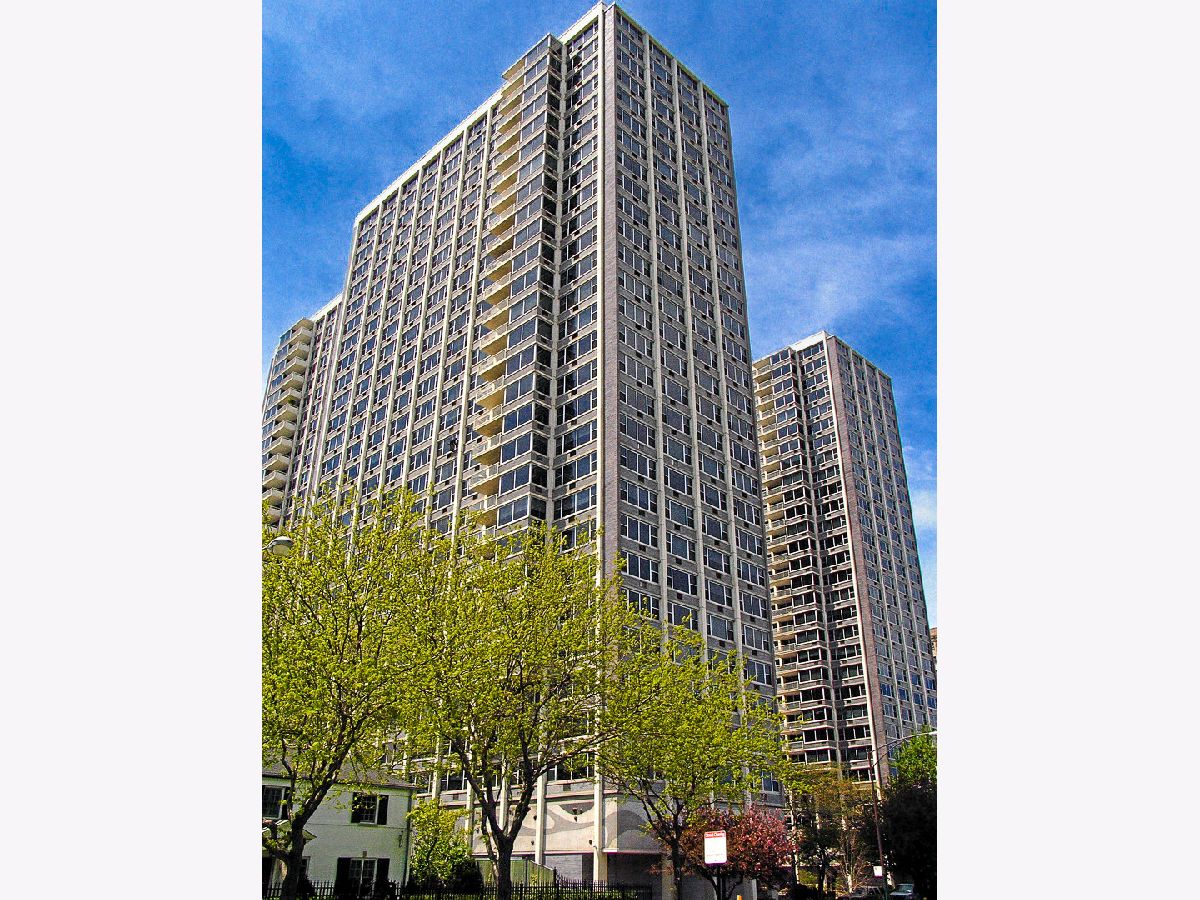 Condominiums For Sale Imperial Towers Chicago Illinois, 4250 Marine Drive