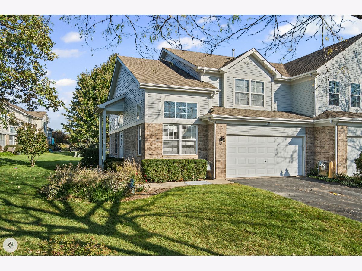  For Sale Roselle Illinois, 152 Sussex Court