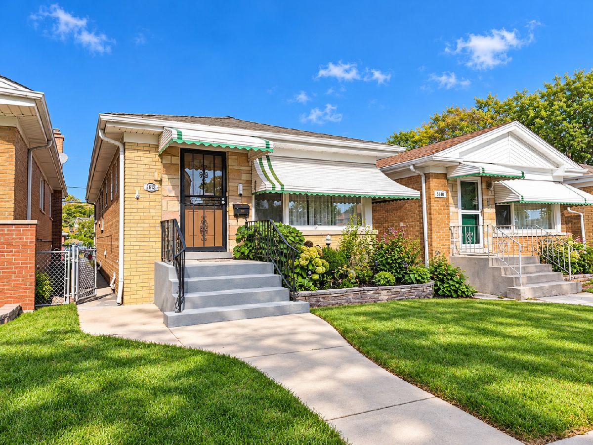  For Sale Chicago Illinois, 6812 Higgins Avenue