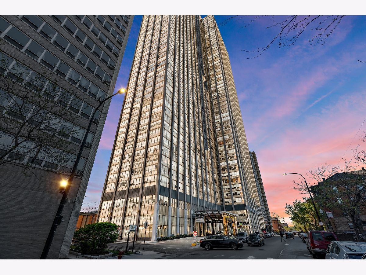 Condominiums For Rent Park Place Tower Chicago Illinois, 655 Irving Park