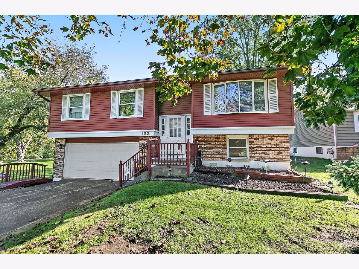  For Sale Lake In The Hills Illinois, 122 Indian Trail