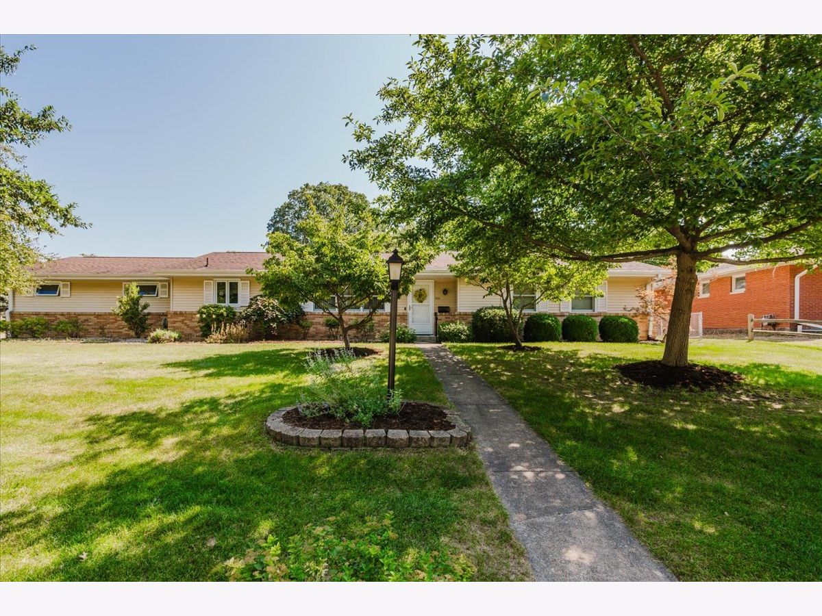 Homes & Condos & Townhomes For Sale Pleasant Hills Normal Illinois, 400 Blair Drive