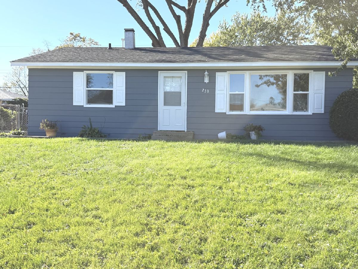  For Sale Carpentersville Illinois, 233 Ensenada Drive