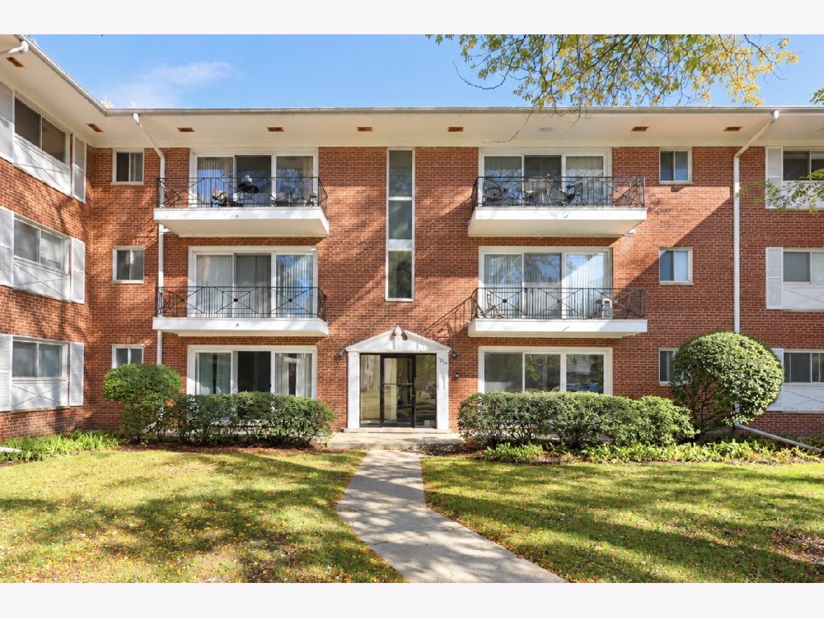  For Sale Skokie Illinois, 10115 Old Orchard Court