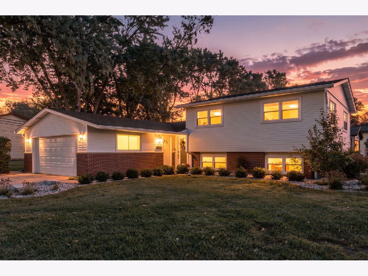  For Sale Mount Prospect Illinois, 1101 Barberry Lane