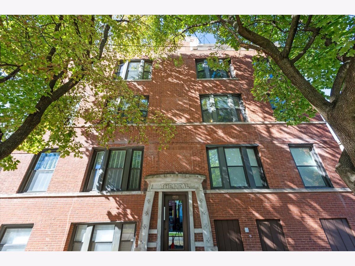  For Sale Chicago Illinois, 2900 Troy Street