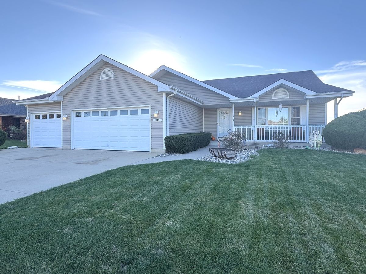  For Sale Bourbonnais Illinois, 1949 Claire Drive