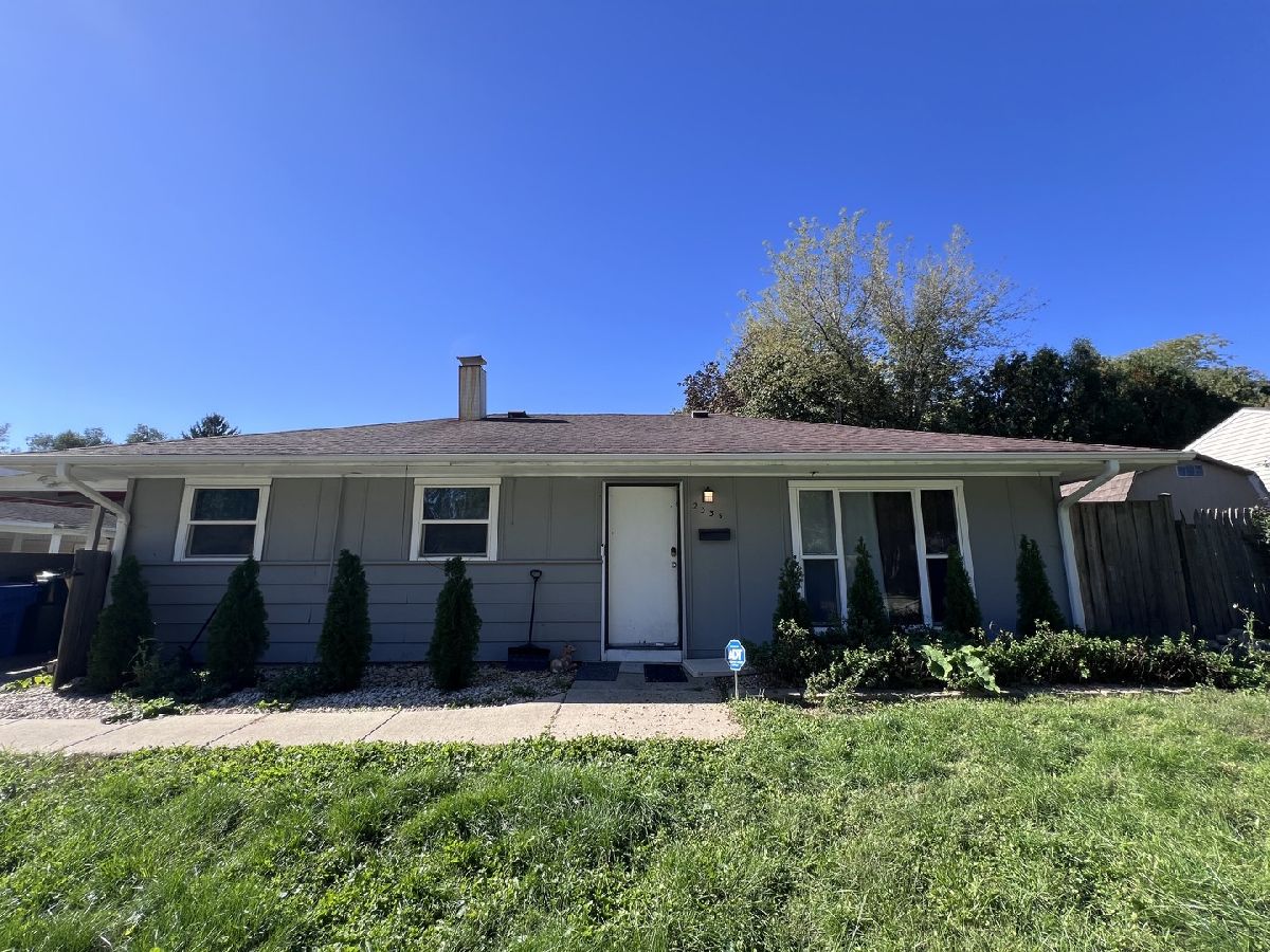  For Sale Carpentersville Illinois, 2335 Arrow Street