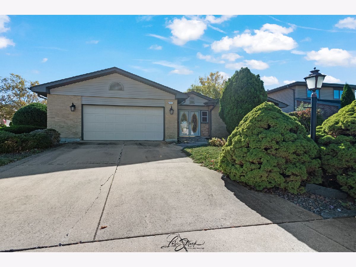  For Sale Oak Forest Illinois, 6517 157th Street