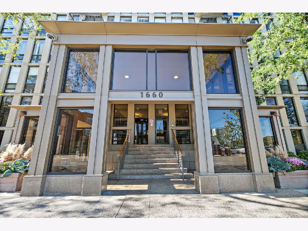  For Sale Chicago Illinois, 1660 Lasalle Drive