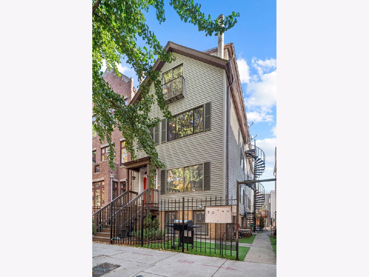  For Sale Chicago Illinois, 2643 Southport Avenue