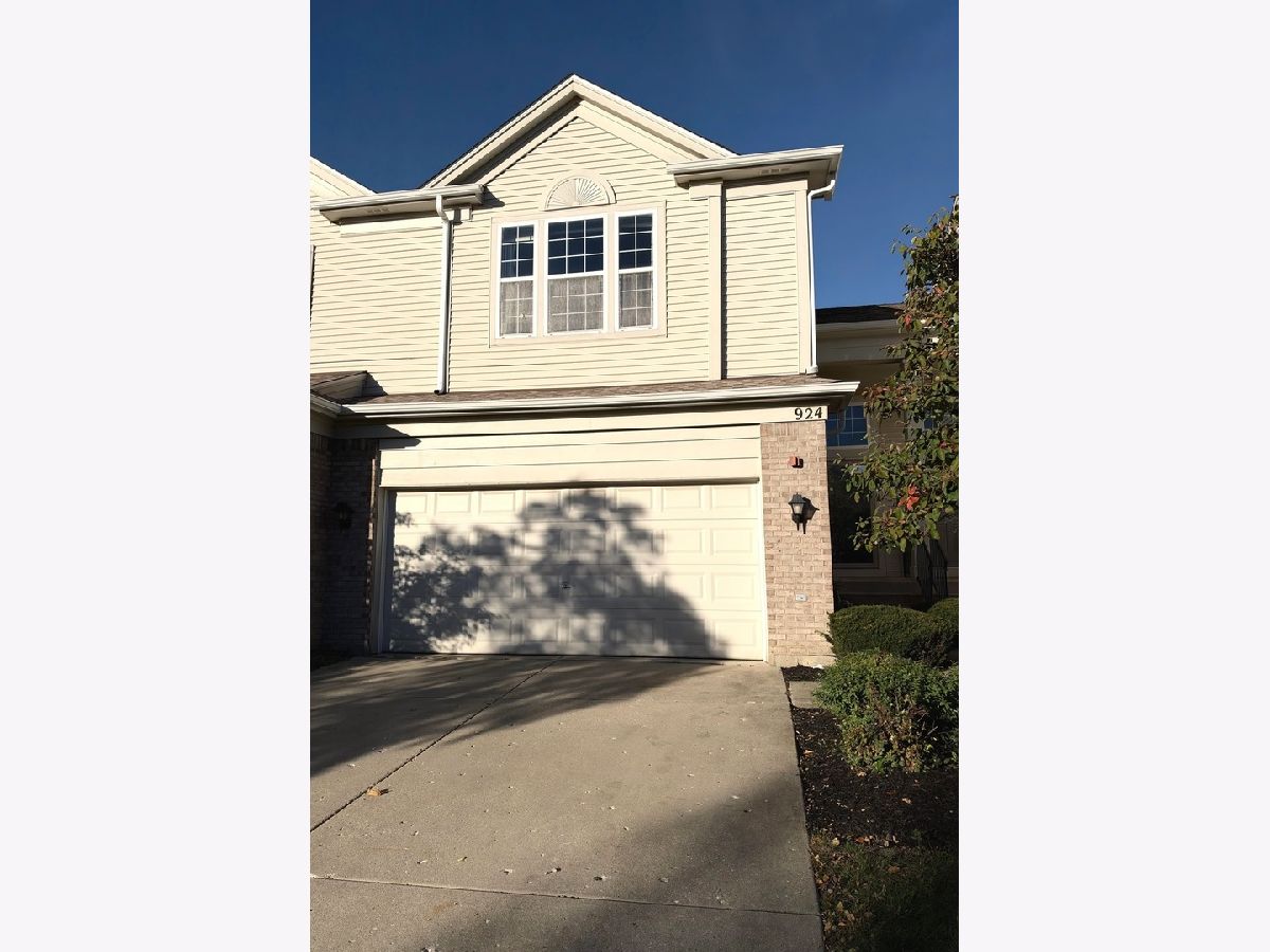 Townhomes & Condos For Rent Forest Ridge Streamwood Illinois, 924 Elizabeth