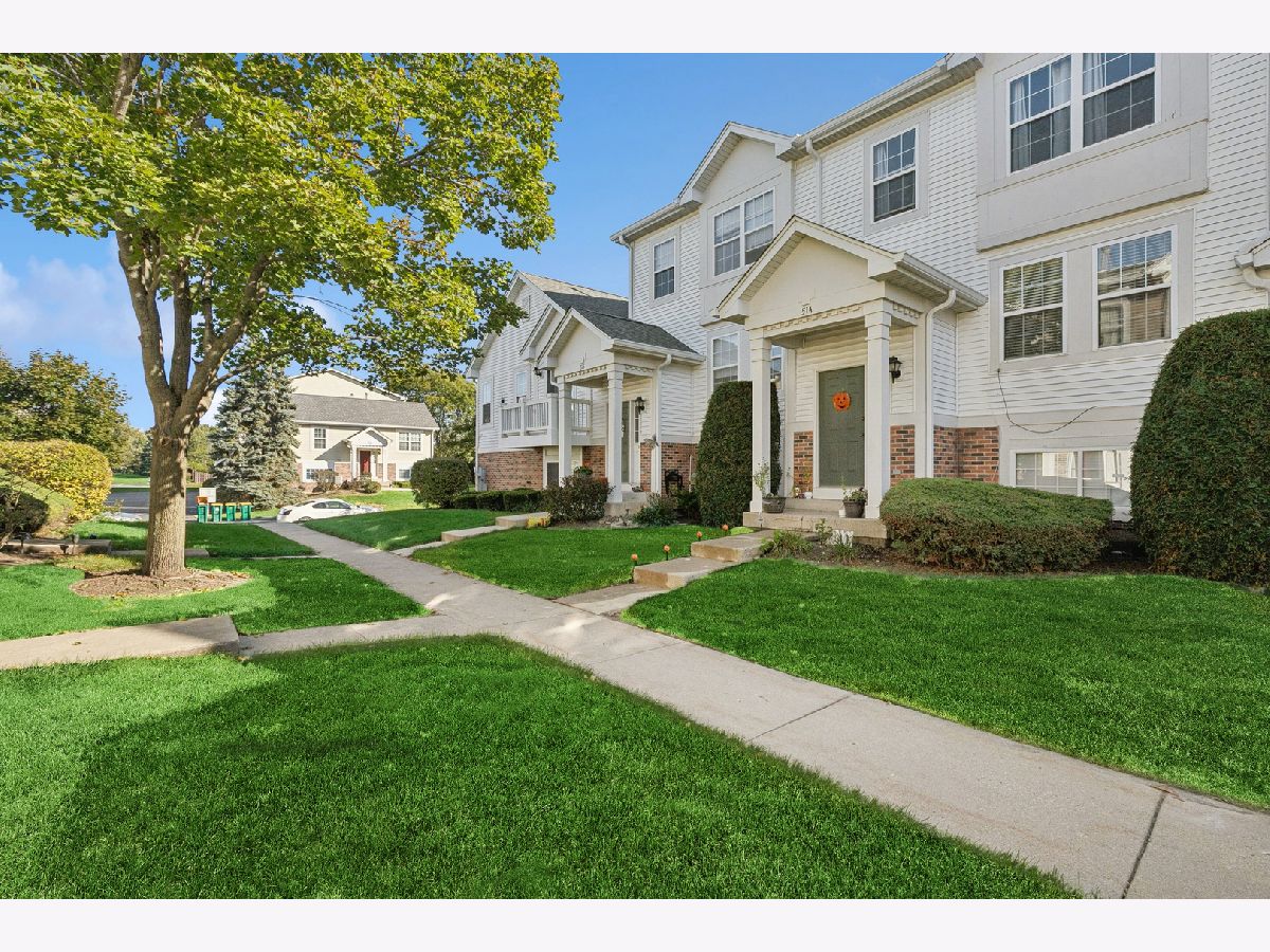 Townhomes & Condos & Homes For Sale Cranberry Lake Hainesville Illinois, 514 Holiday Lane