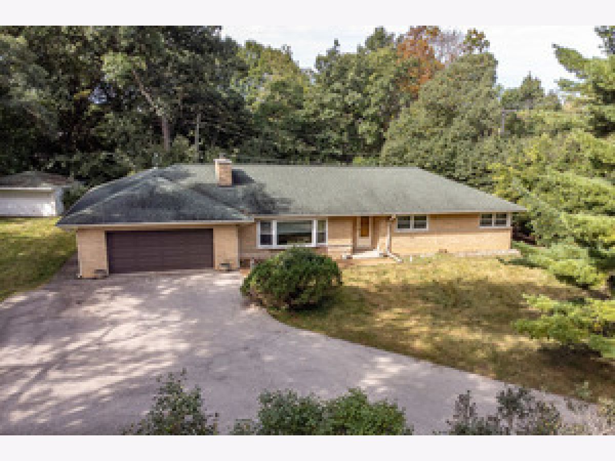  For Sale Barrington Illinois, 141 County Line Road