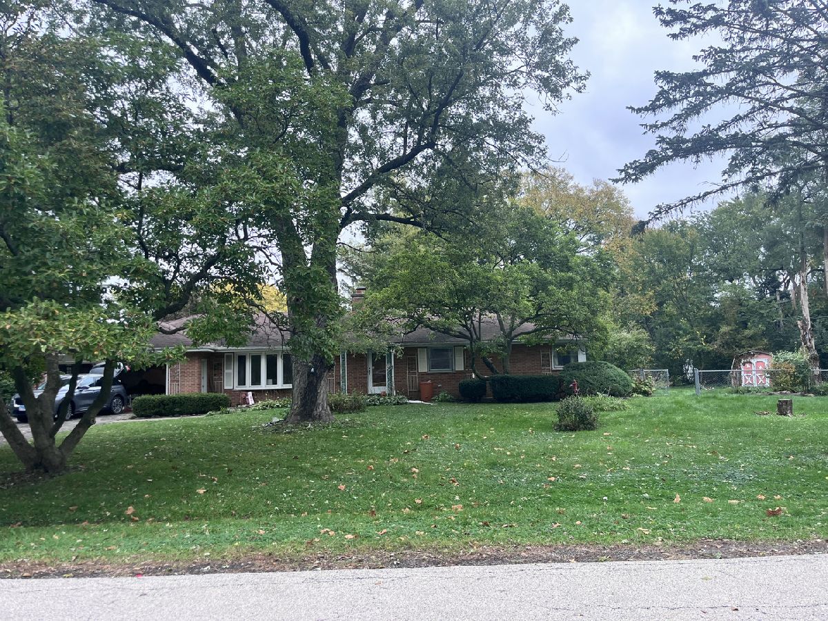 Homes For Sale Country Gardens Prospect Heights Illinois, 21 Glenbrook Drive