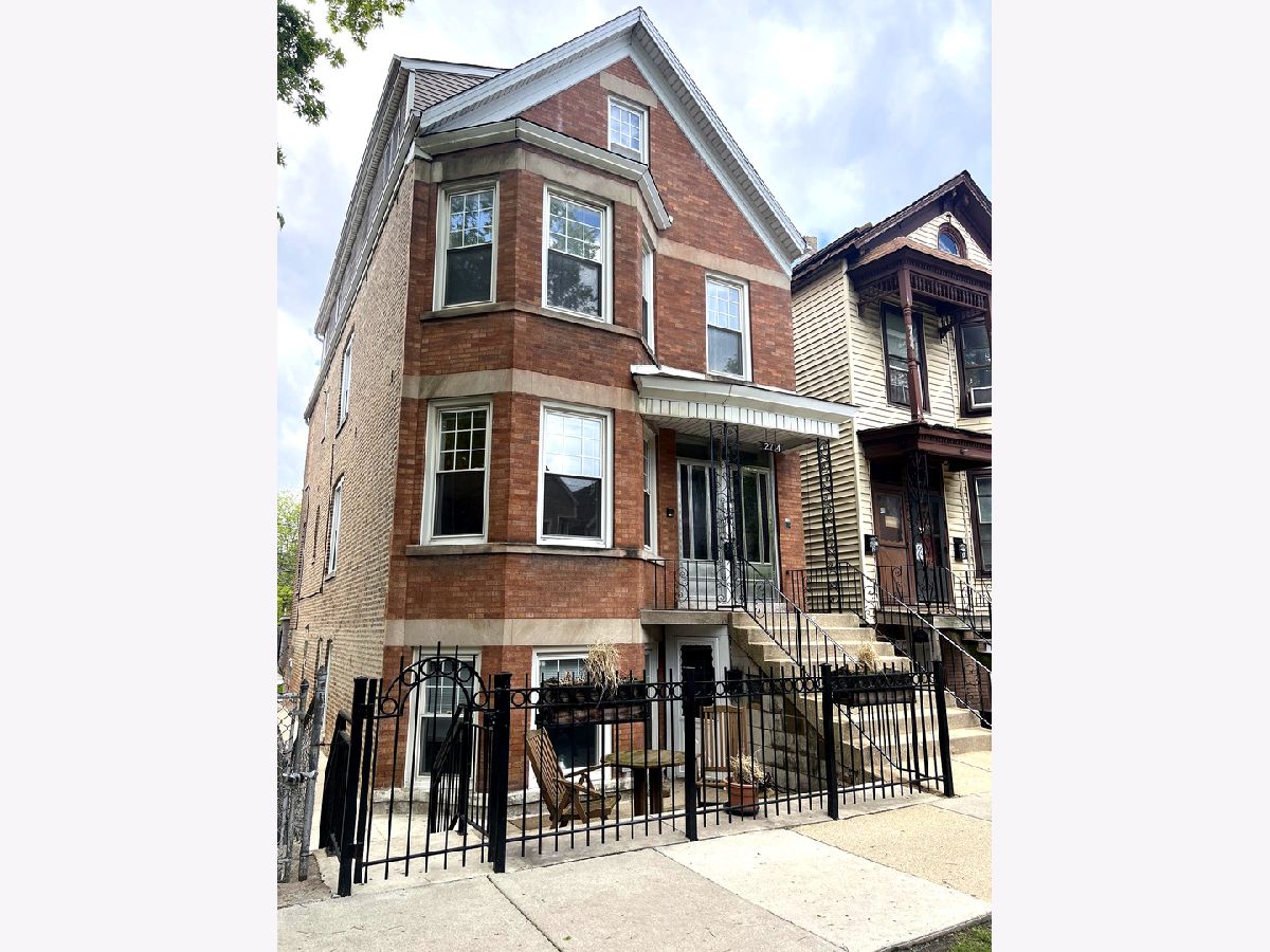  For Sale Chicago Illinois, 2714 Marshfield Avenue