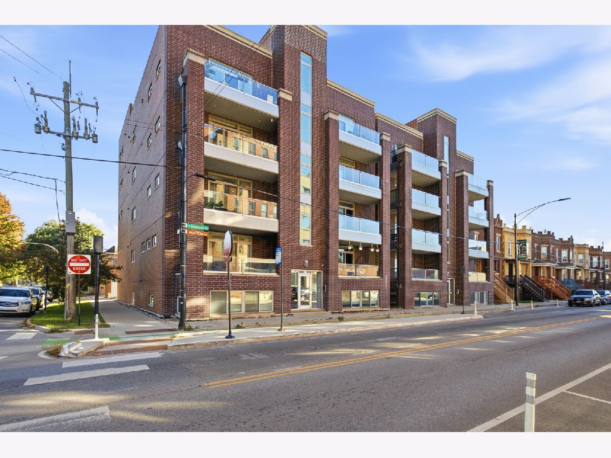  For Sale Chicago Illinois, 2703 Belmont Avenue