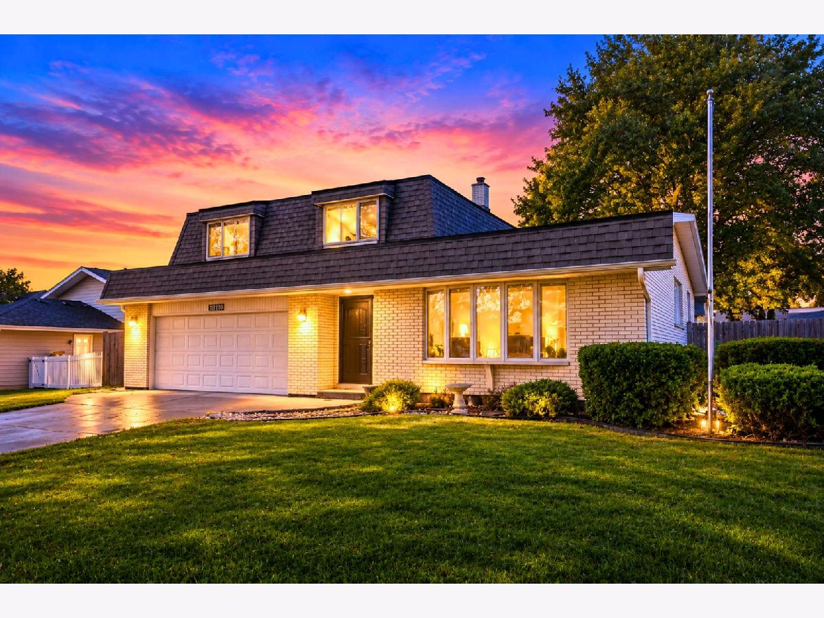  For Sale Peotone Illinois, 907 Lark Street
