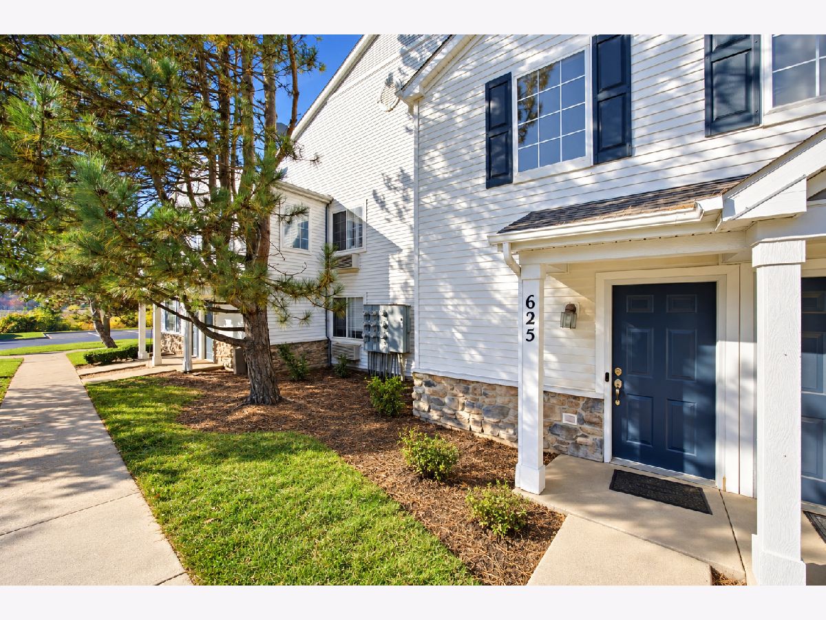  For Sale Carpentersville Illinois, 625 Silverstone Drive