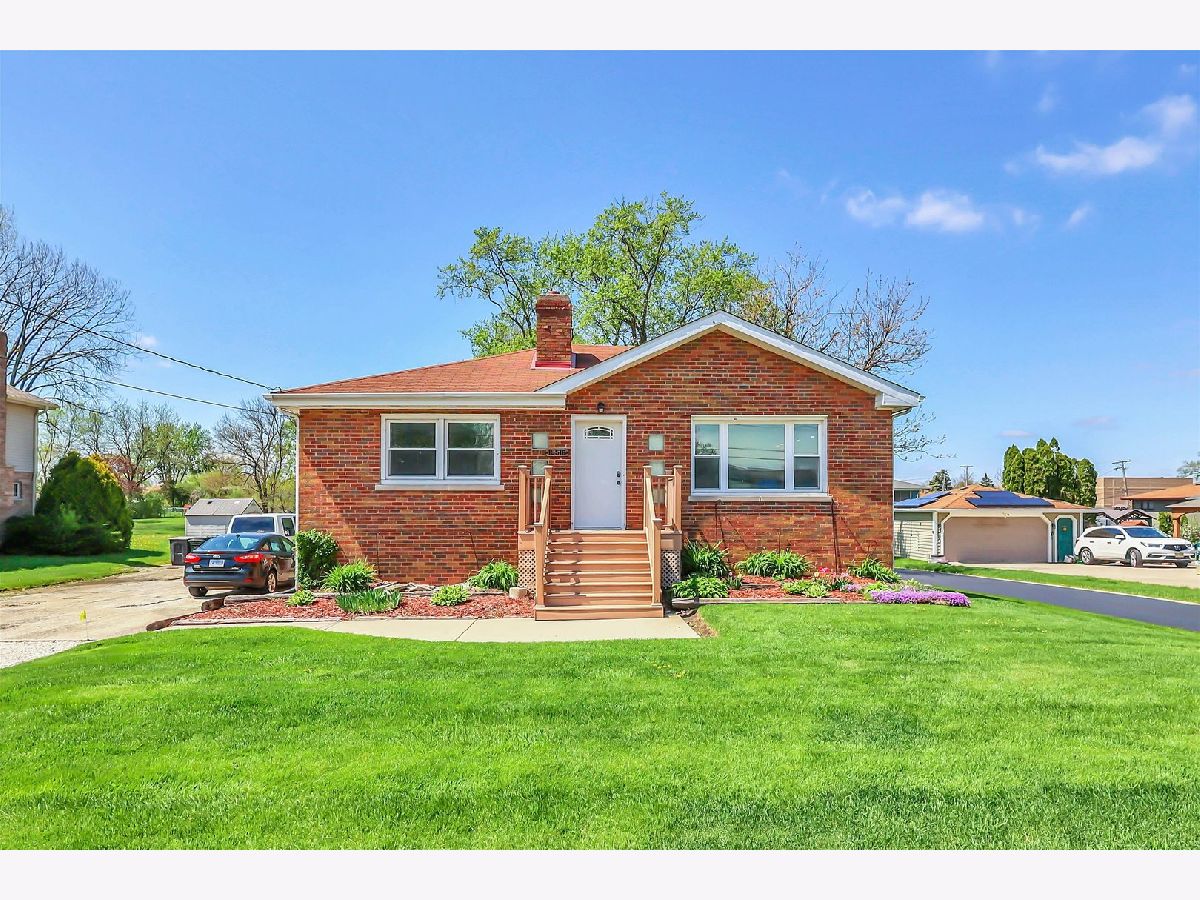  For Sale Oak Forest Illinois, 15516 Laramie Avenue
