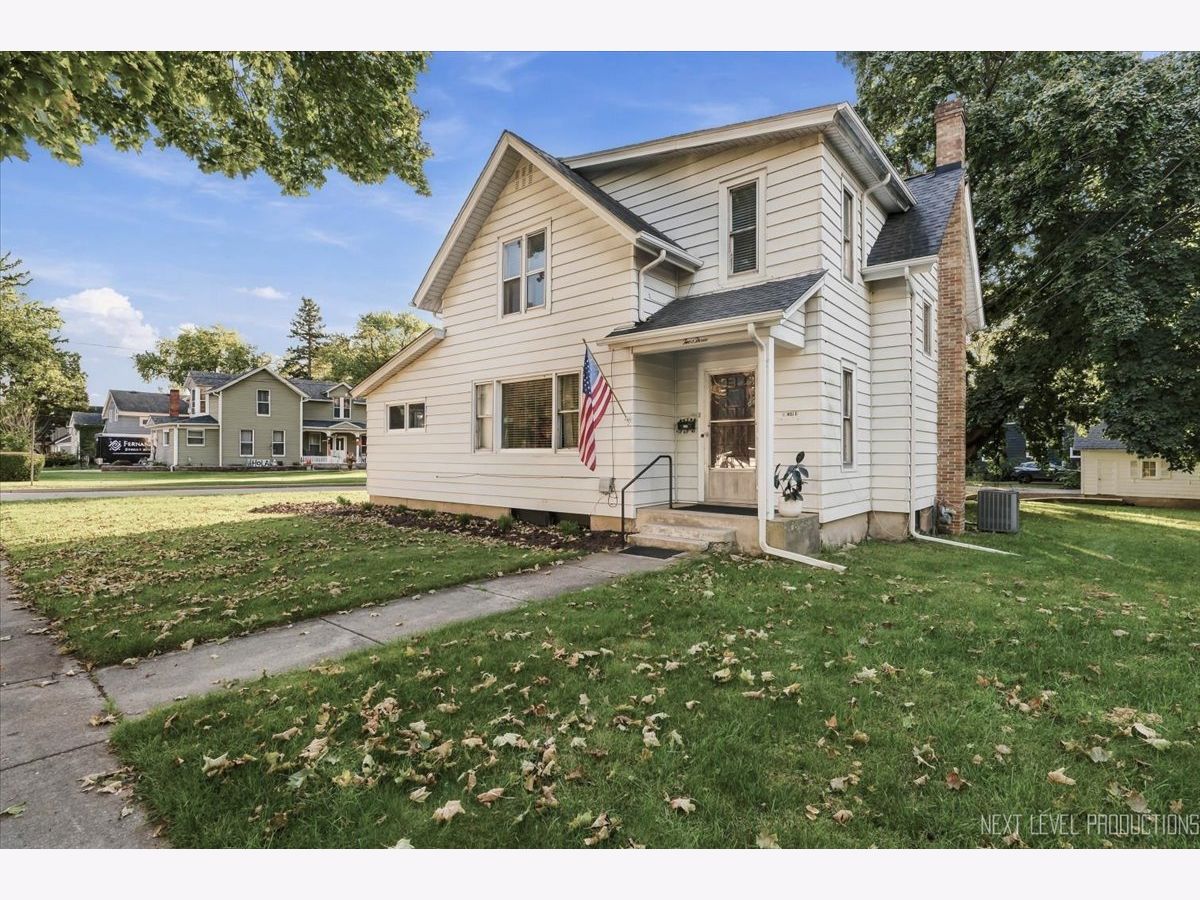  For Sale Batavia Illinois, 203 Van Buren Street