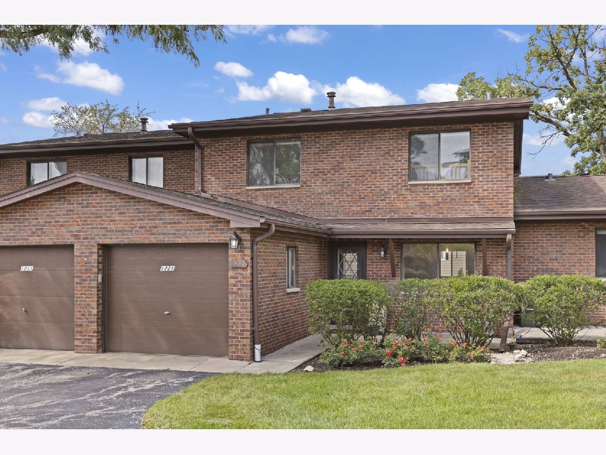  For Sale Lake Zurich Illinois, 1221 Geneva Lane