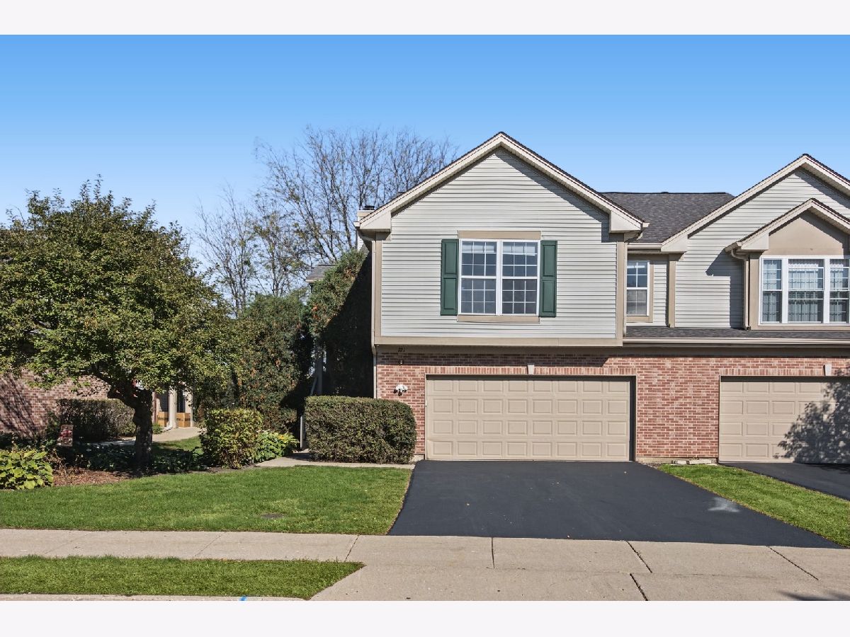  For Sale Wheeling Illinois, 121 Commons Court