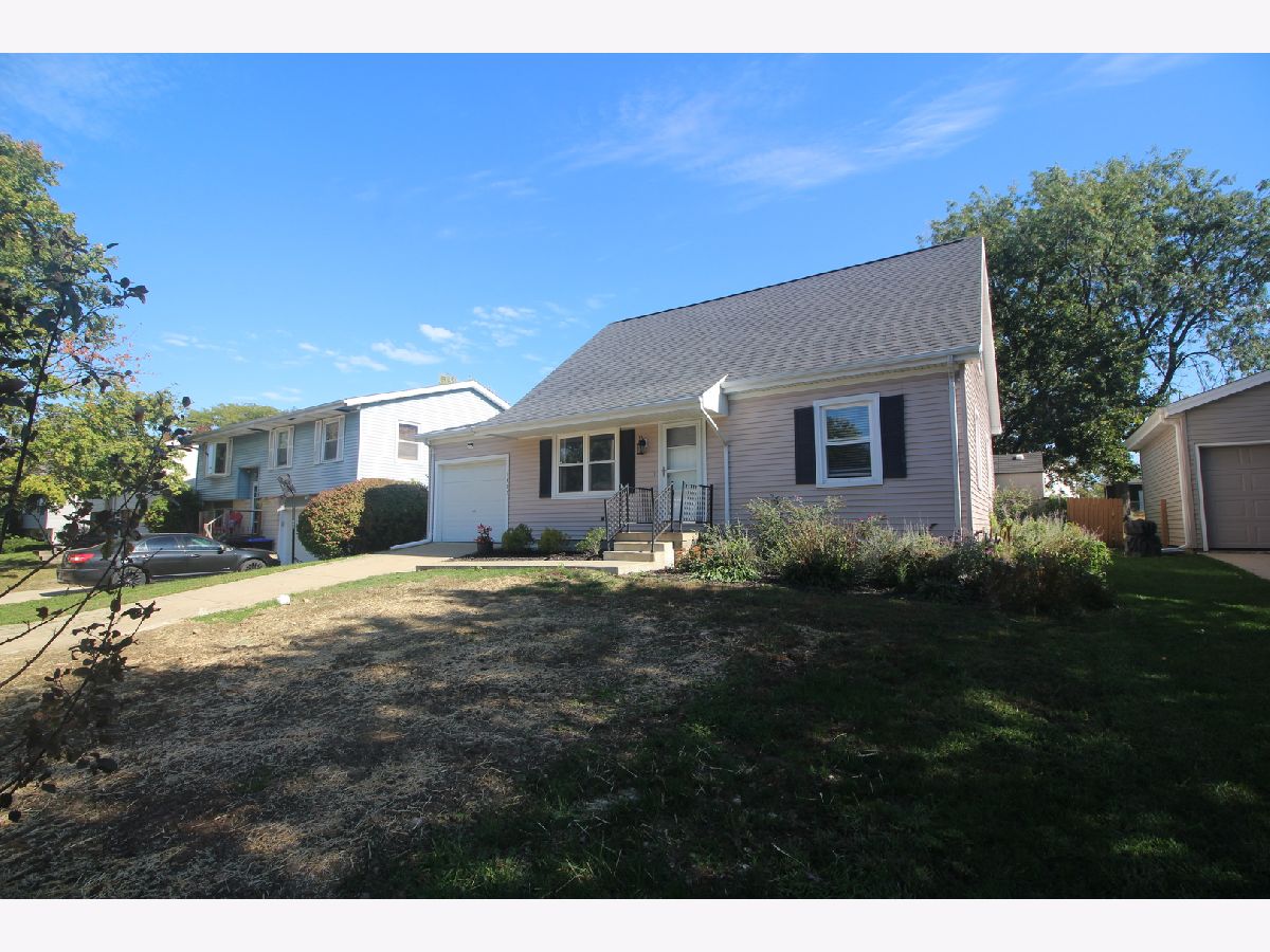 Homes & Condos & Townhomes For Sale Lakewood Bloomington Illinois, 1407 Ridgeport Avenue