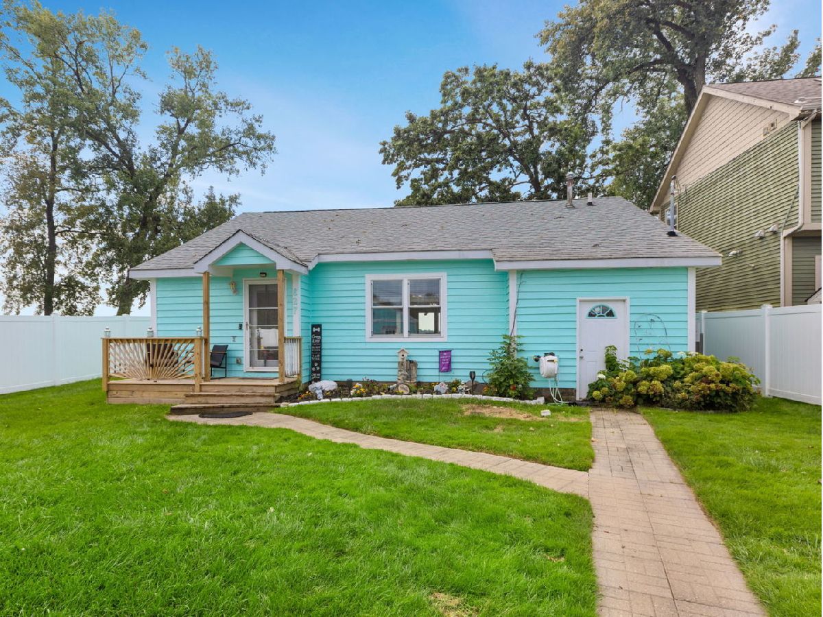  For Sale Mchenry Illinois, 827 Northeast Shore Drive