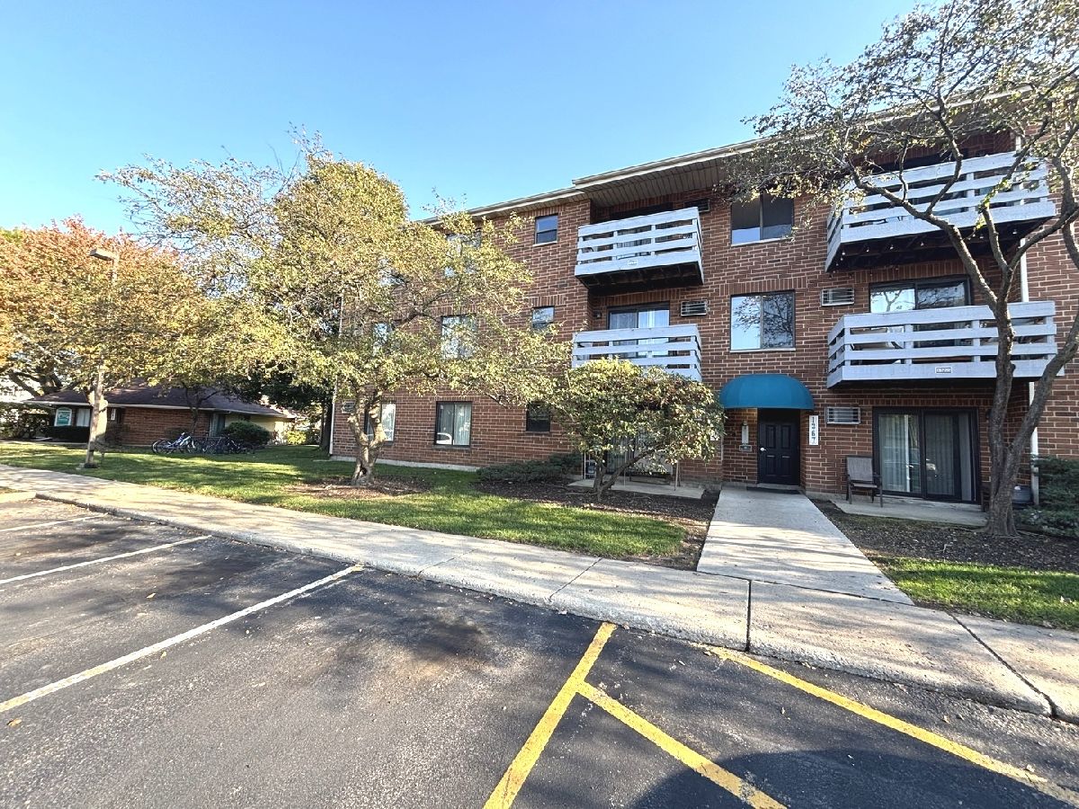 Condominiums For Sale Beacon Cove Palatine Illinois, 1375 Winslowe Drive