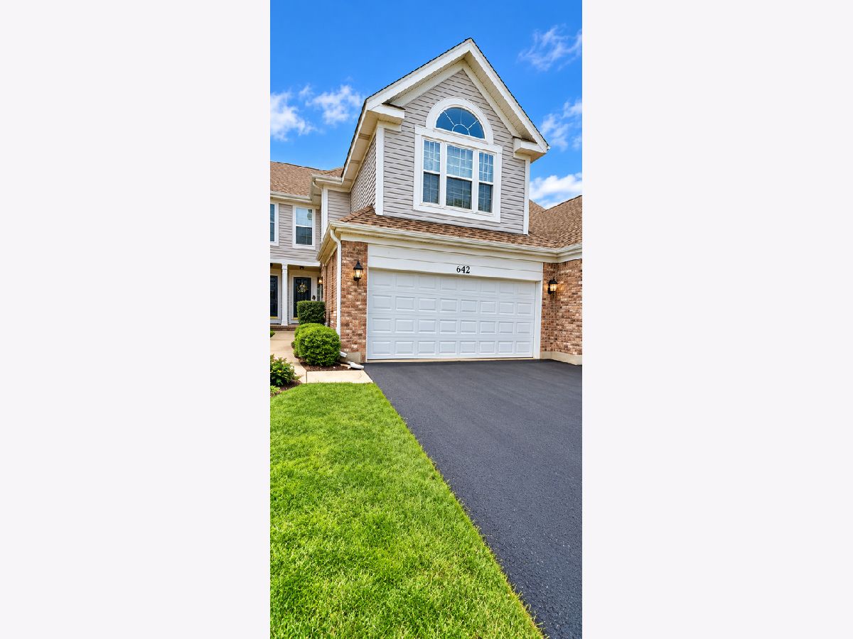  For Sale Westmont Illinois, 642 Citadel Drive