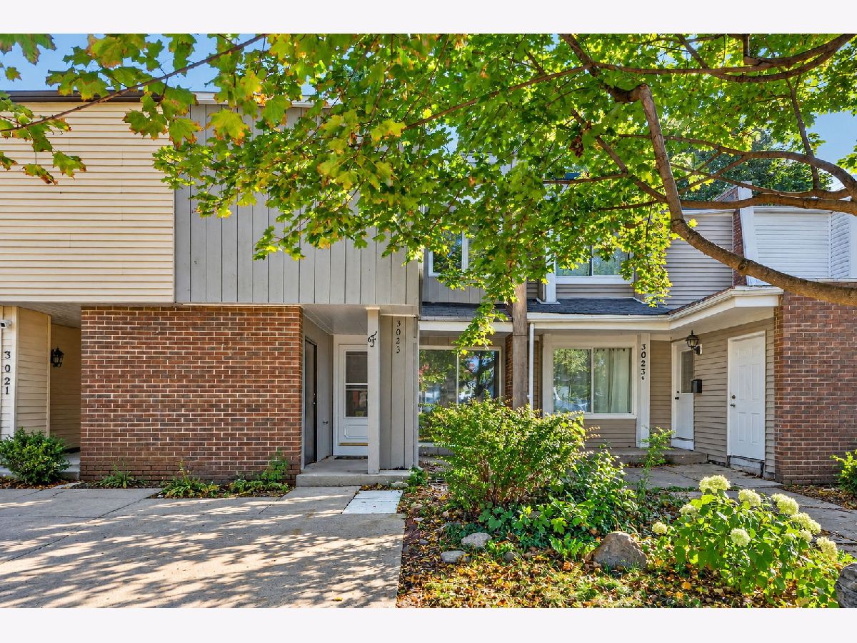  For Sale Carpentersville Illinois, 3023 Wakefield Drive