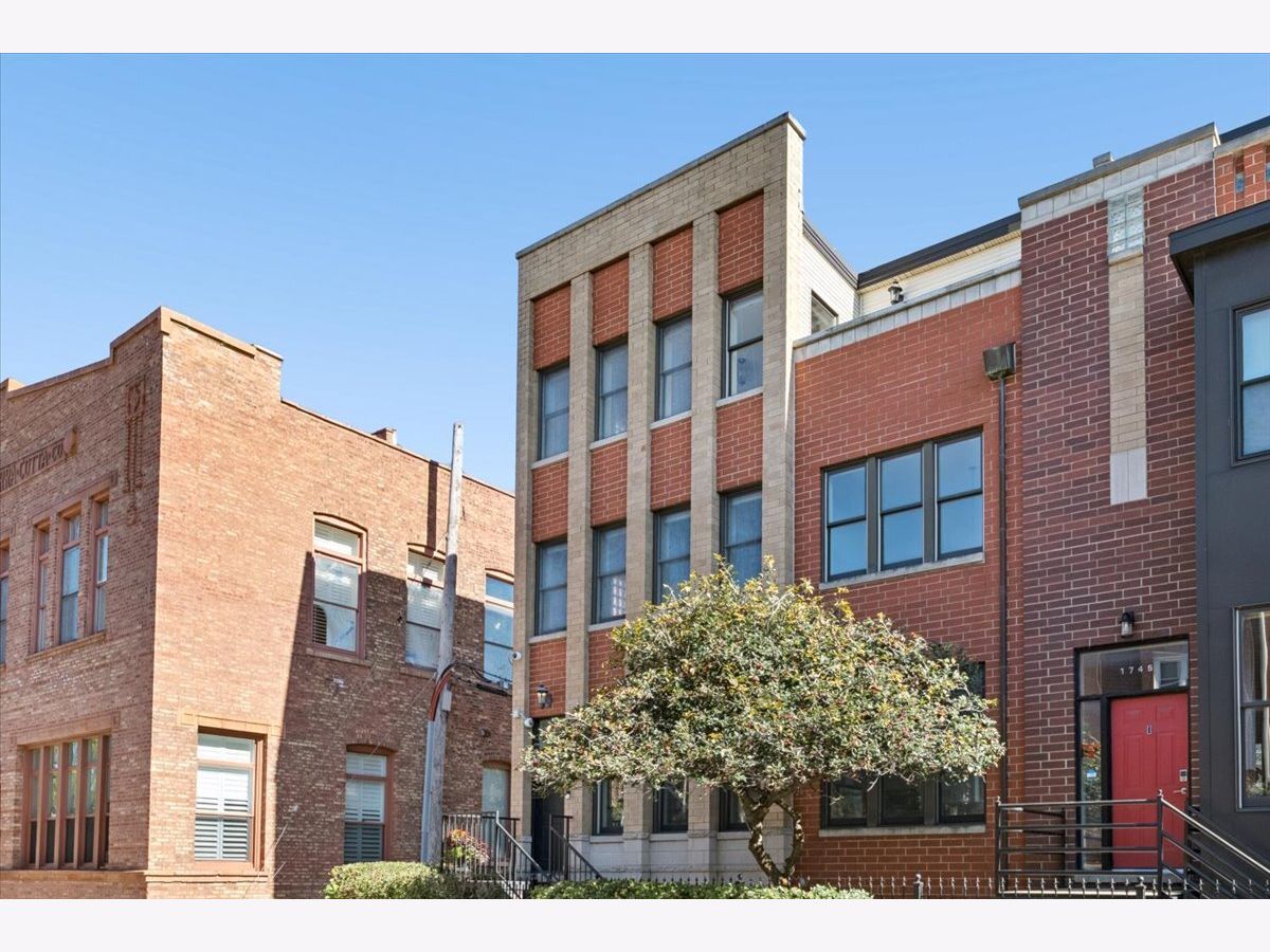  For Sale Chicago Illinois, 1743 Terra Cotta Place