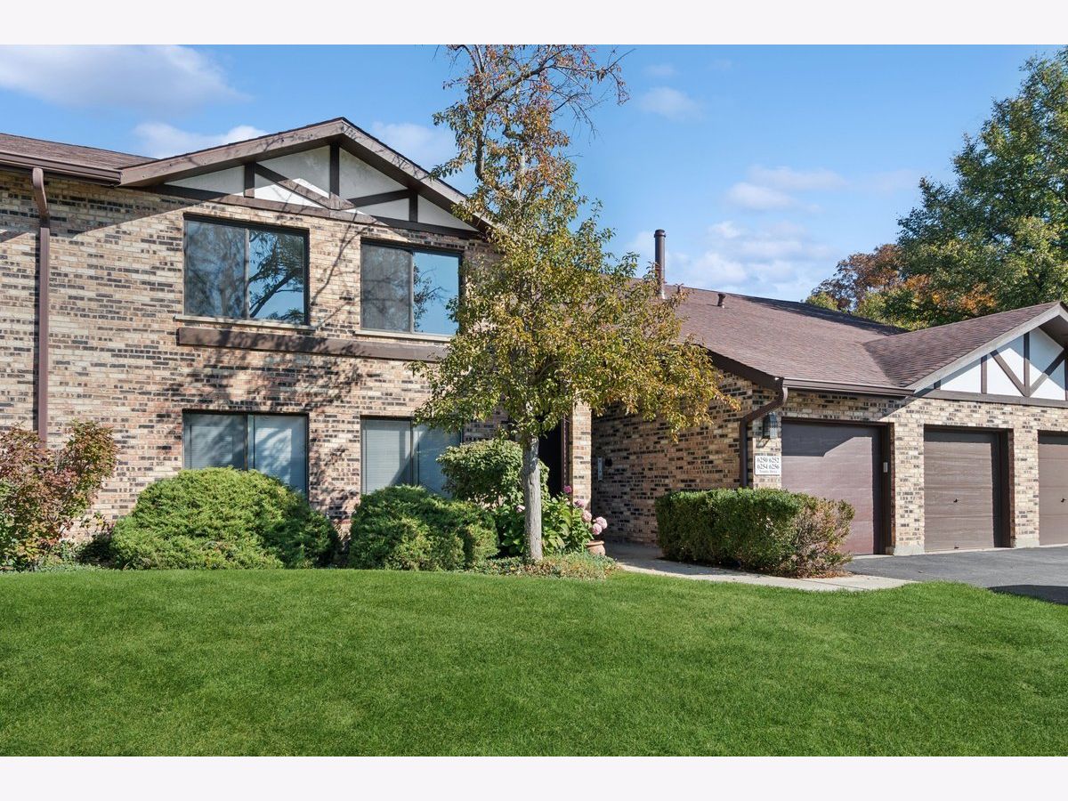 Homes & Condos & Townhomes For Sale Green Trails Lisle Illinois, 6254 Trinity Drive
