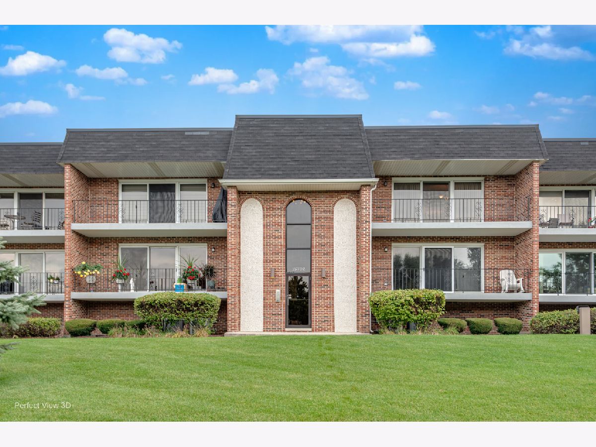  For Sale Orland Park Illinois, 15702 Lake Hills Court