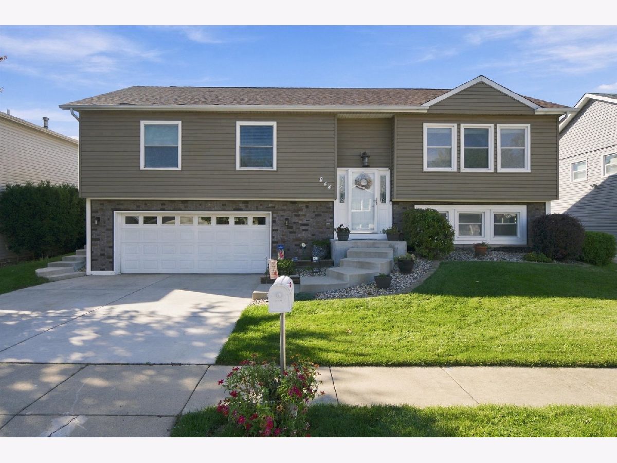  For Sale Carol Stream Illinois, 944 Lacrosse Street