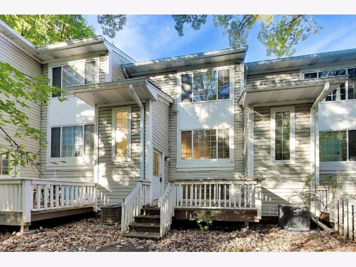  For Sale Round Lake Illinois, 319 Whispering Oaks Lane