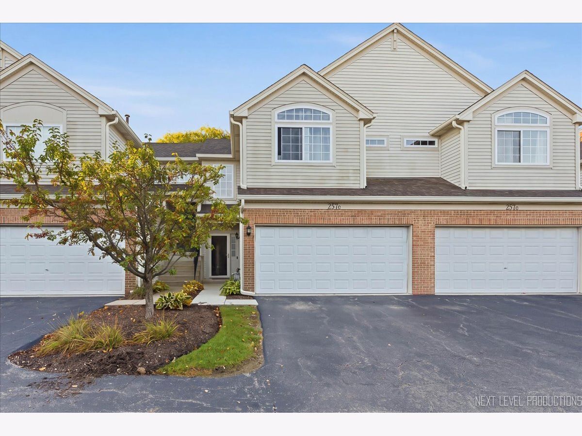  For Sale South Elgin Illinois, 257 Nicole Drive