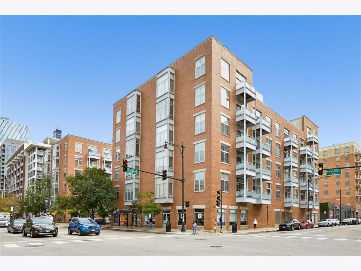  For Sale Chicago Illinois, 949 Madison Street